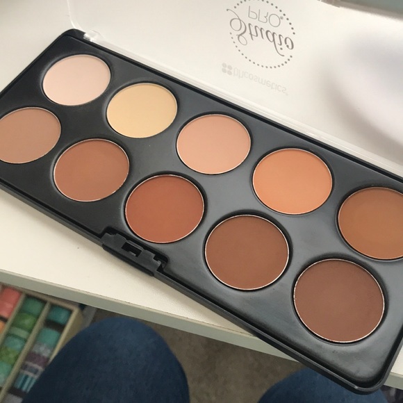 Makeup - Picture 3 of 3